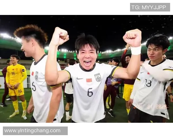 足球助威新风尚:多样化助威形式提升球迷热情与球队士气 足球助威新风尚:多样化助威形式提升球迷热情与球队士气